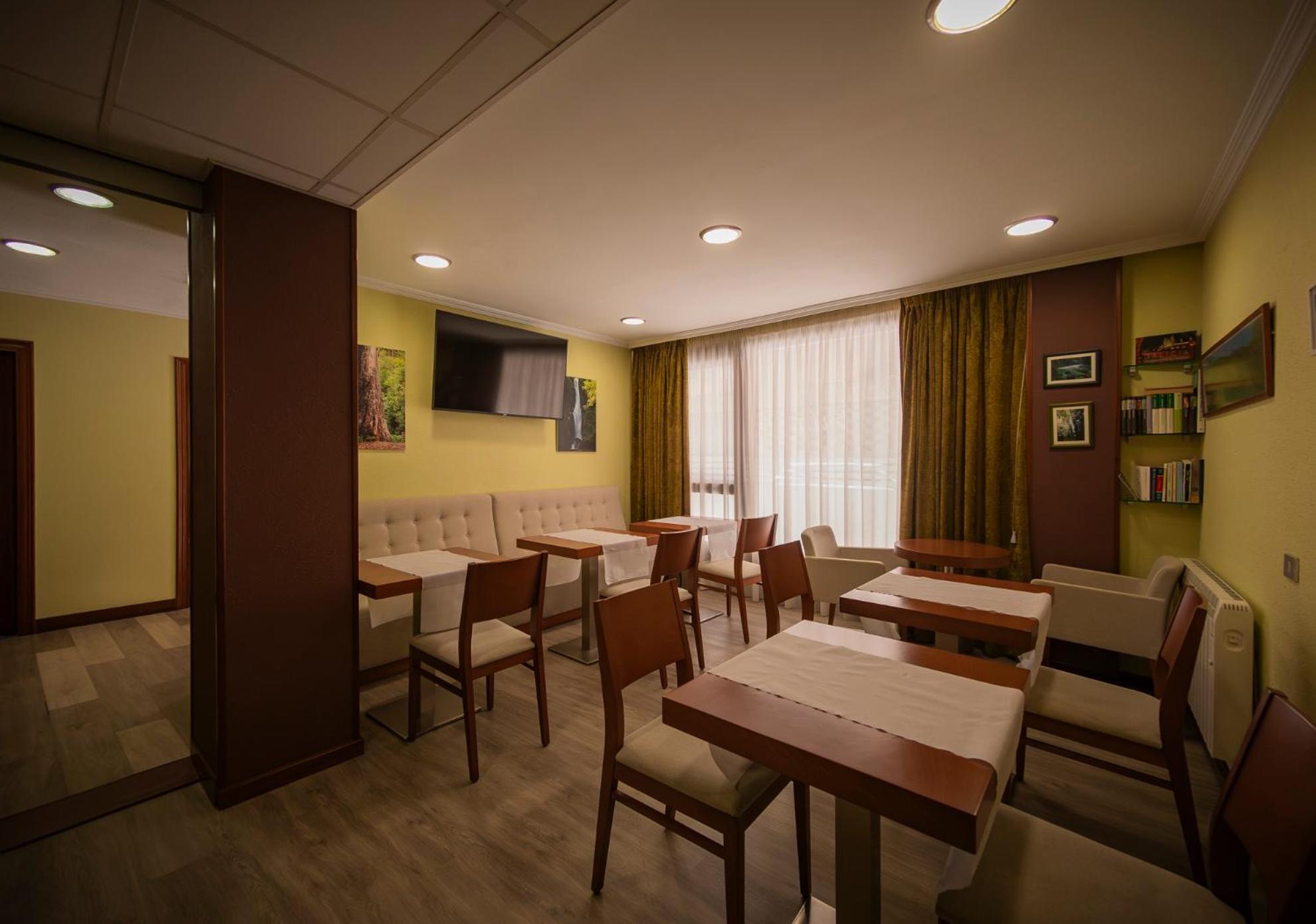 Elara Hotel *